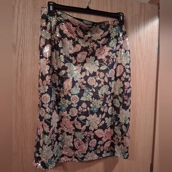 Vince Camuto Black Floral-Print Sequined Skirt Large, 17 Across Waist , 27 Long - Picture 1 of 6
